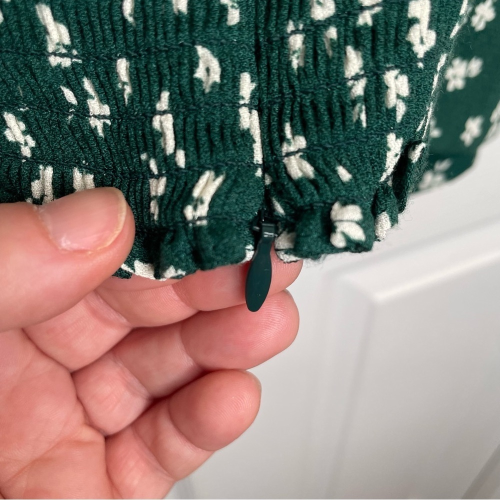 Reformation Lupe Ditsy Floral Spaghetti Strap Top in Annette Green 12 - Picture 9 of 14